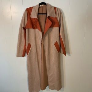 Solitaire long trench velvet like jacket